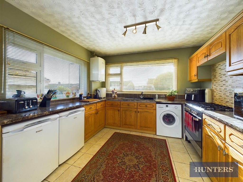 Property photo 3 of 12 Kitchen
