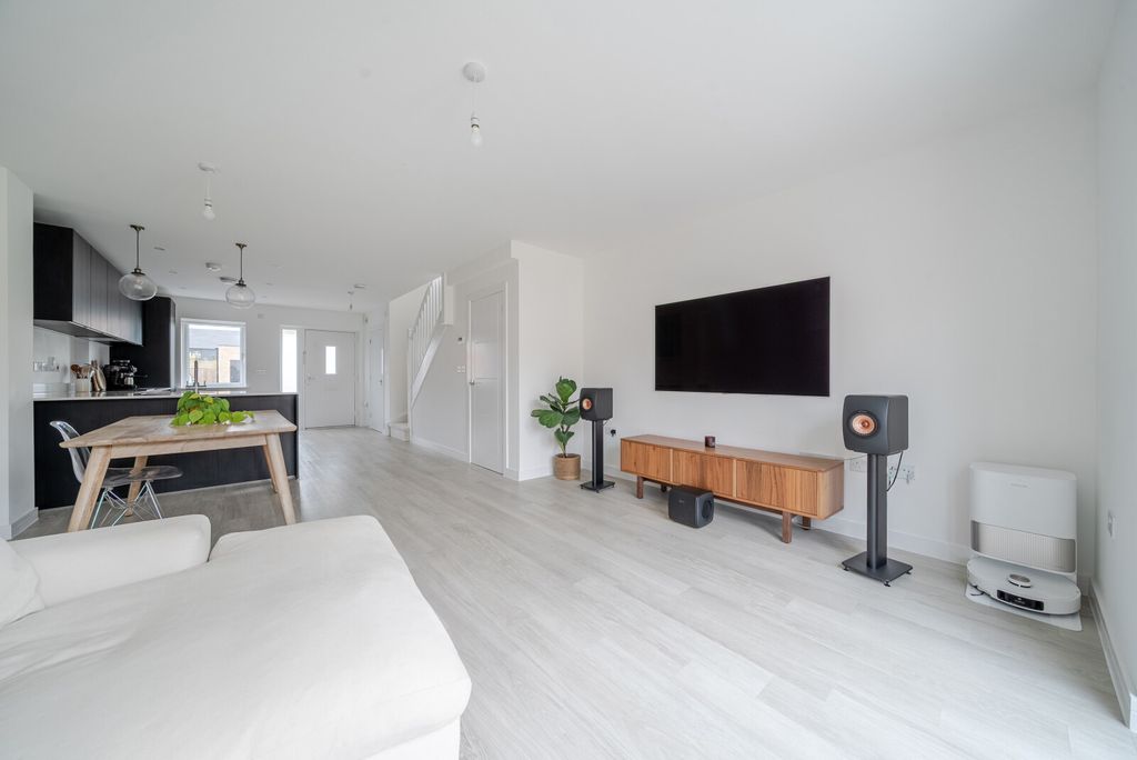 Property photo 3 of 24 Picture 3