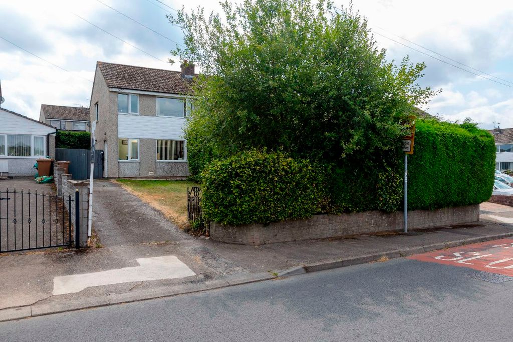 Property photo 2 of 32