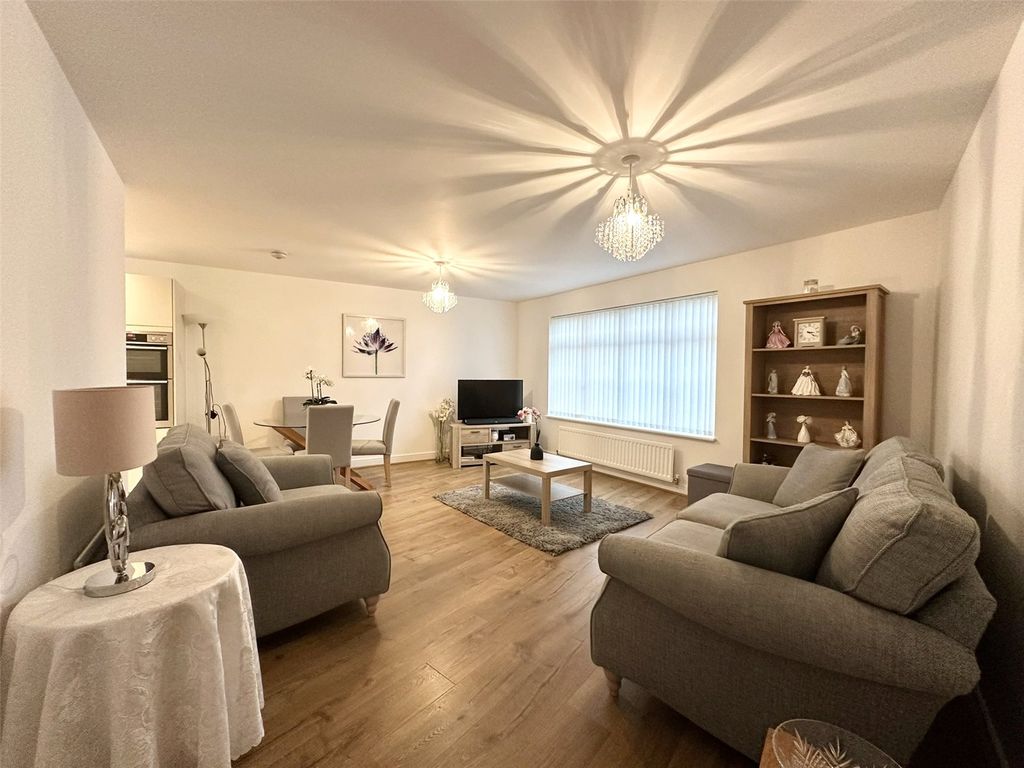 Property photo 3 of 18 Living Room
