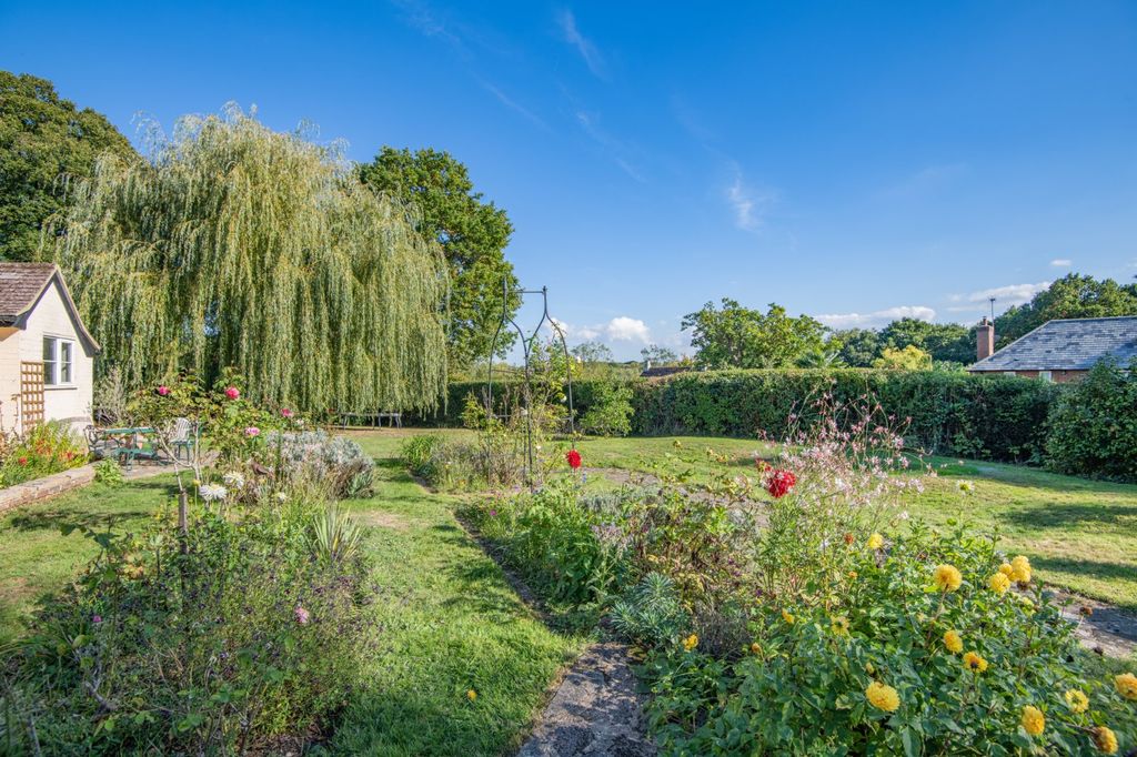 Property photo 3 of 17 Garden