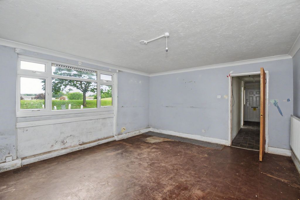 Property photo 2 of 14 153 Holbeck, Bracknell, Berkshire, Rg12 8Xg