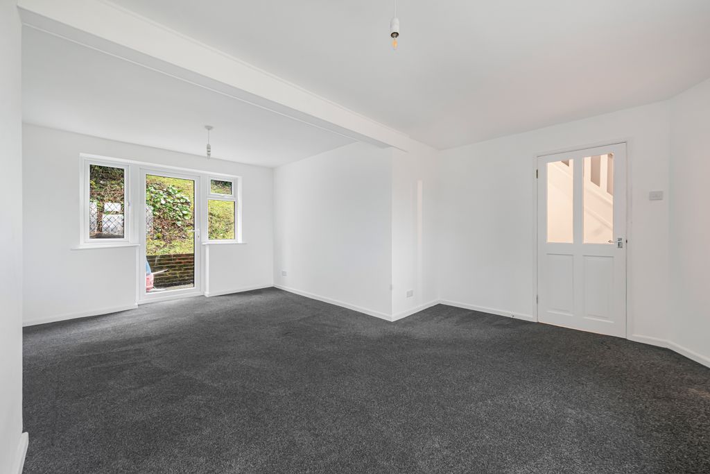 Property photo 3 of 25