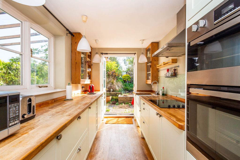 Property photo 2 of 18 Kitchen/Breakfast Room