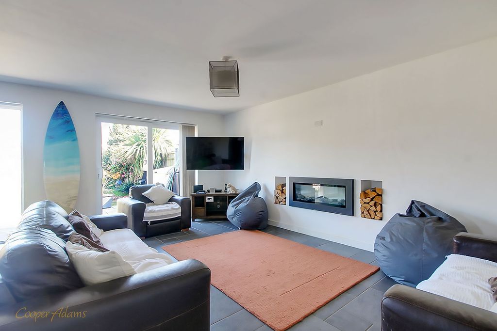 Property photo 3 of 11 Living Room