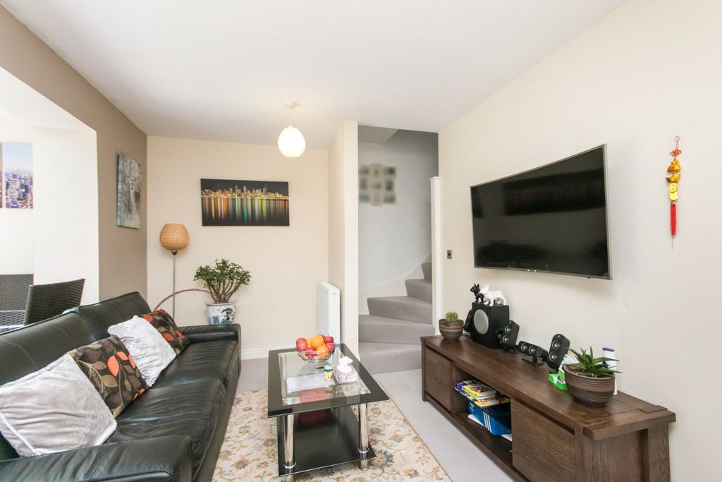 Property photo 3 of 9 Lounge