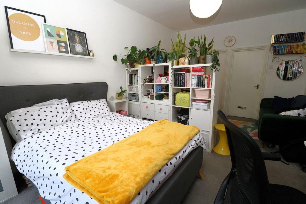 Property photo 3 of 5