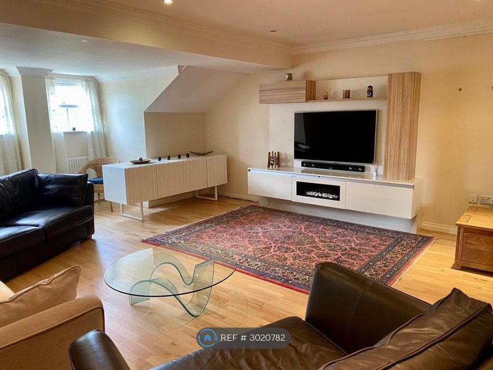 Property photo 1 of 13 Living Room (View 1)