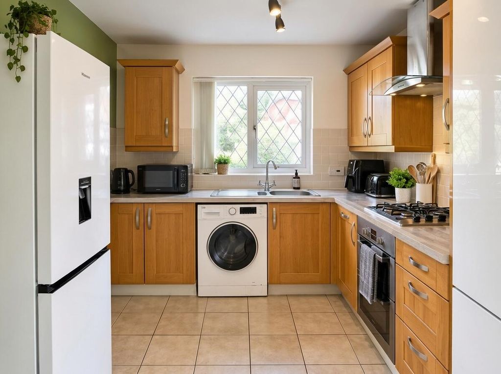 Property photo 2 of 11 Kitchen