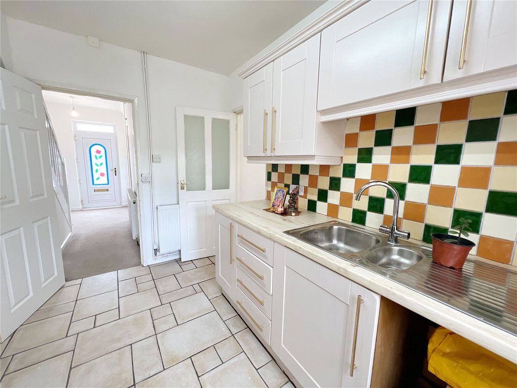 Property photo 3 of 16 Kitchen