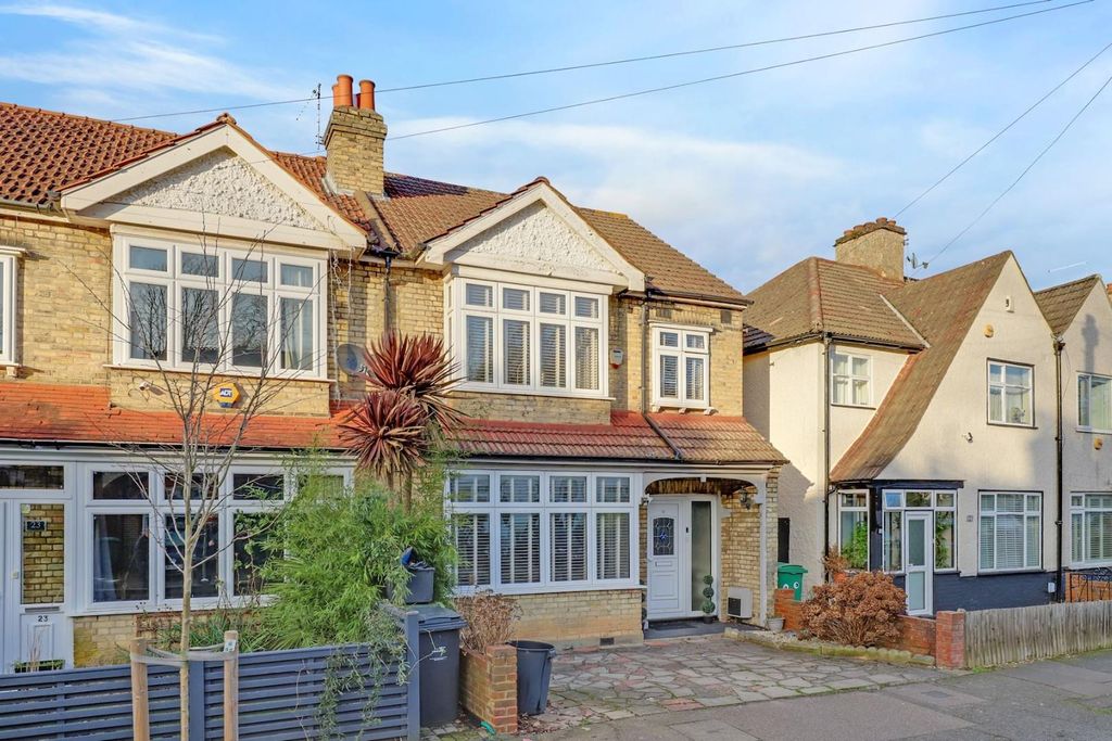 Property photo 2 of 15 01-7A49Jhpropwpen - 25 Warwick Road - 1-Medium.Jpg