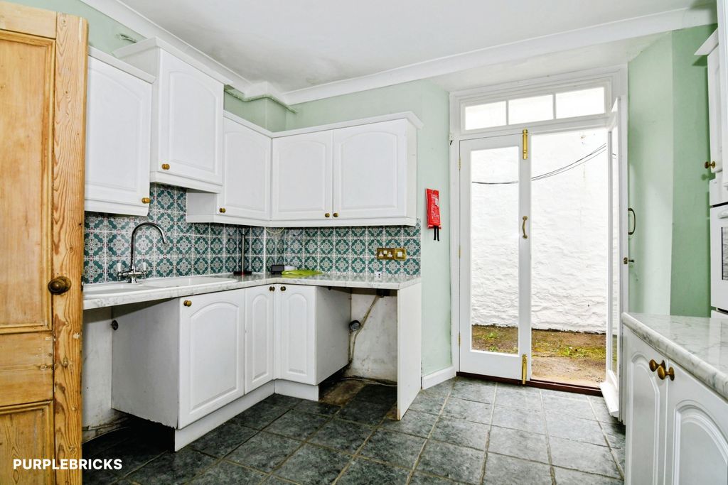 Property photo 3 of 13 Kitchen