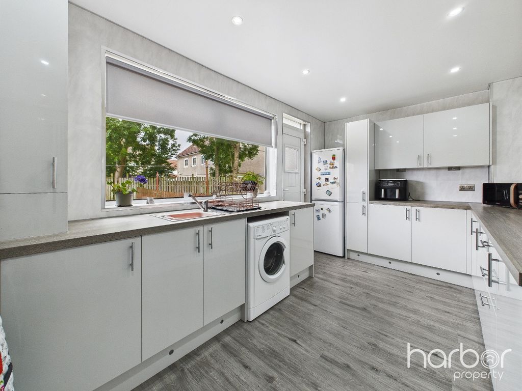 Property photo 3 of 16 4170007