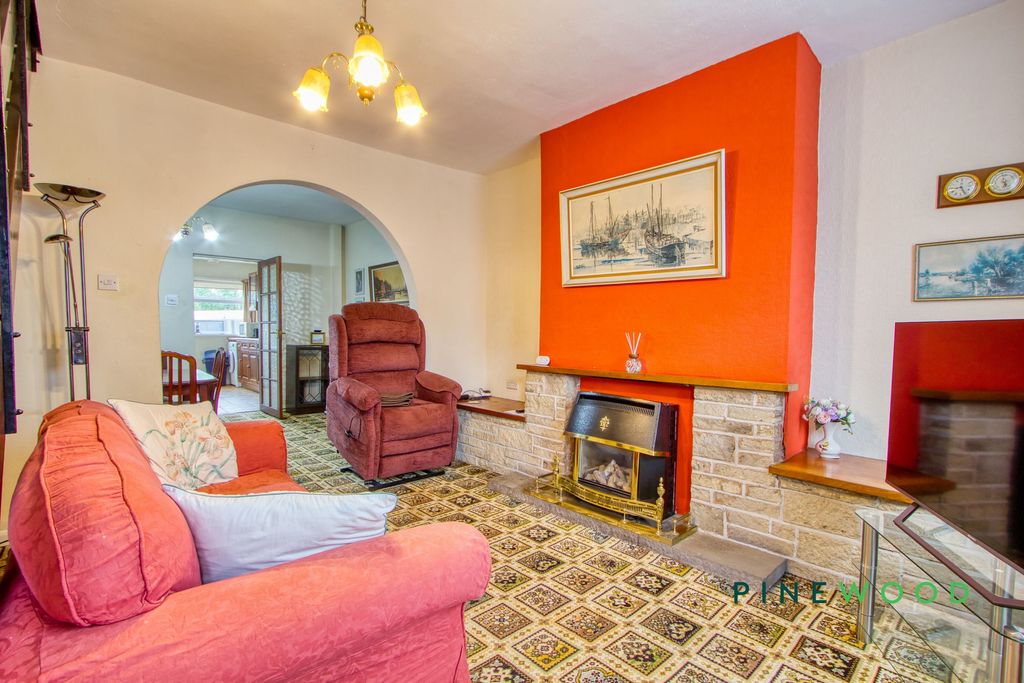 Property photo 2 of 16 Lounge