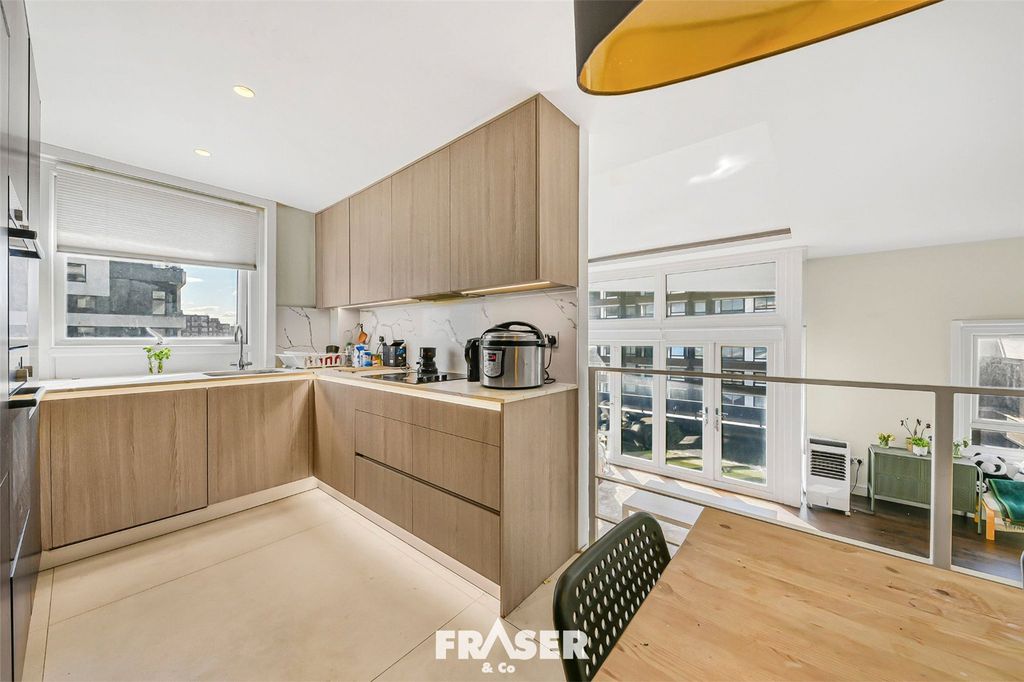 Property photo 3 of 16 Picture No. 14