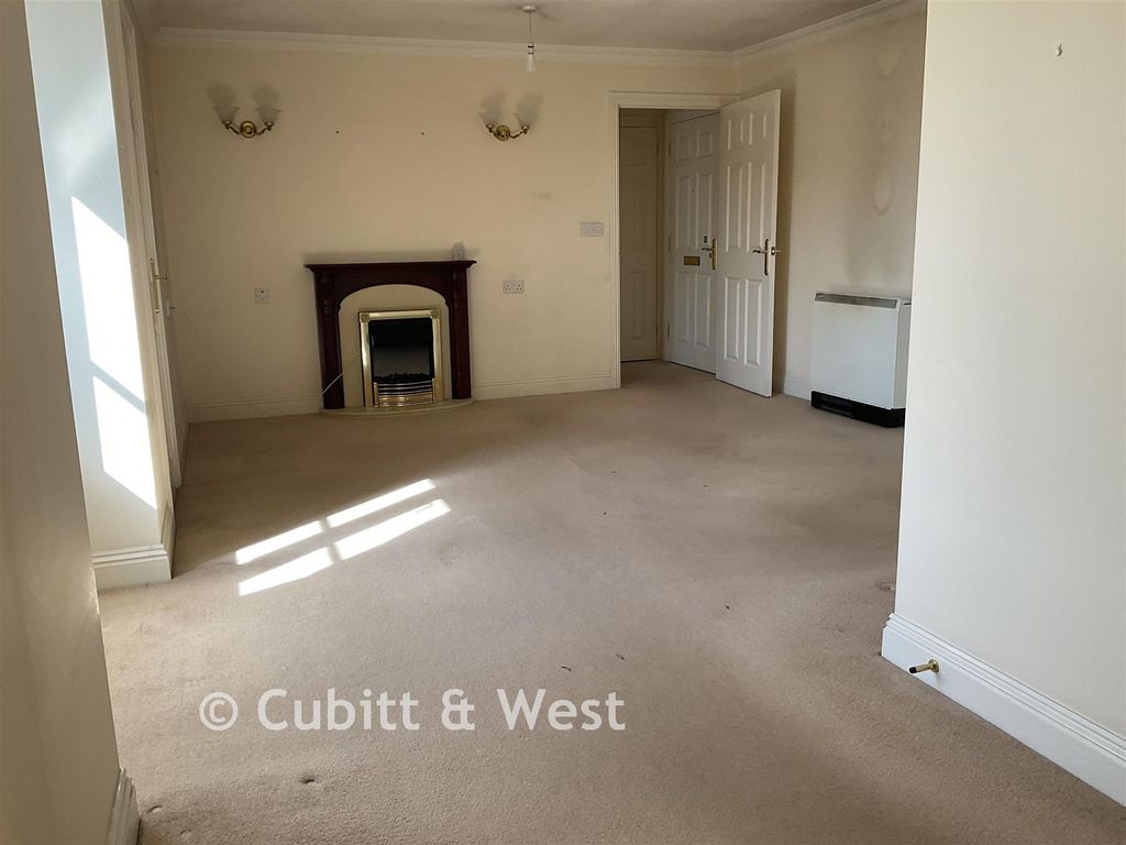 Property photo 2 of 14 Lounge