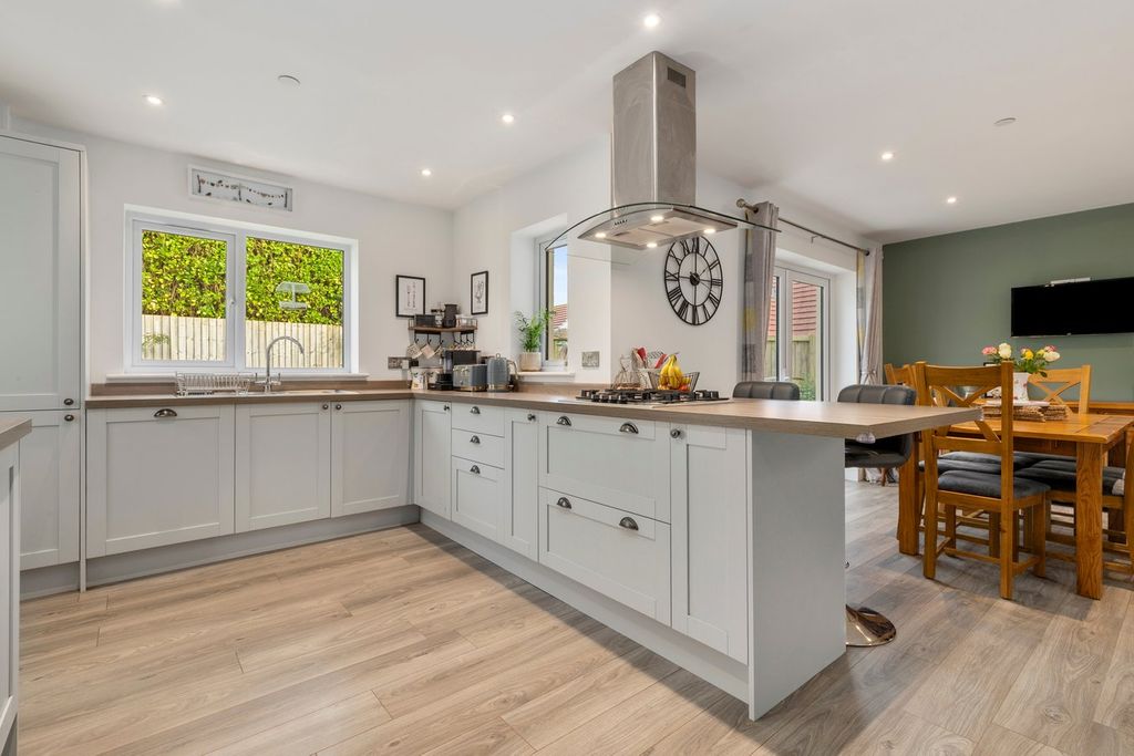 Property photo 2 of 29