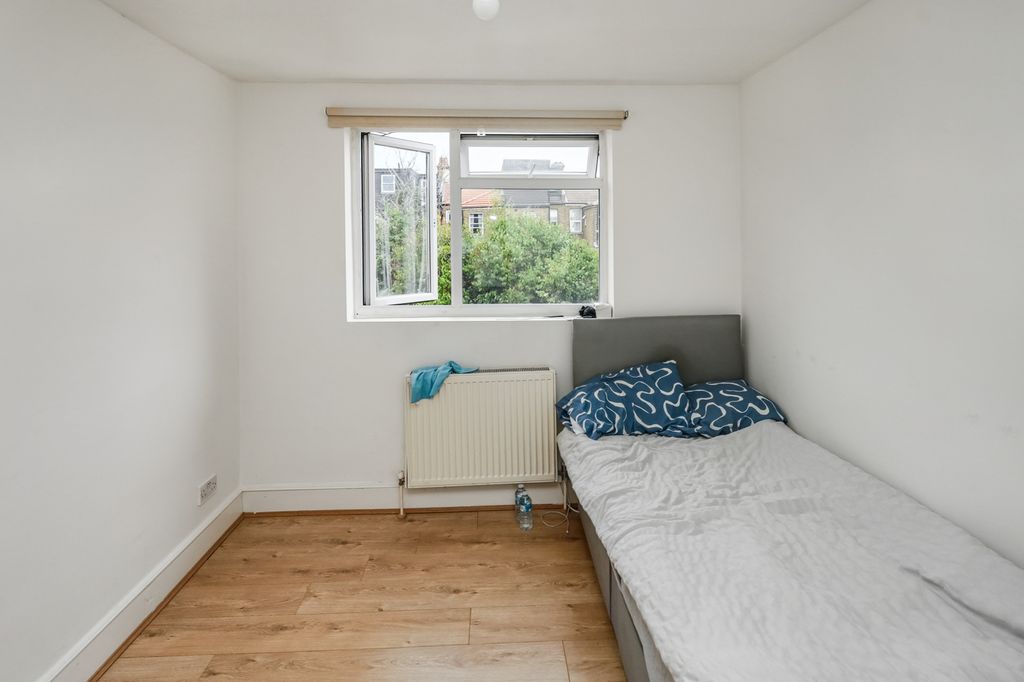 Property photo 2 of 21 283 Church Road, Leyton, London, E10 7Bq