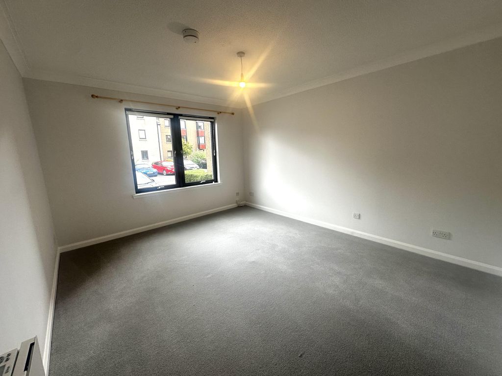 Property photo 3 of 11 Lounge