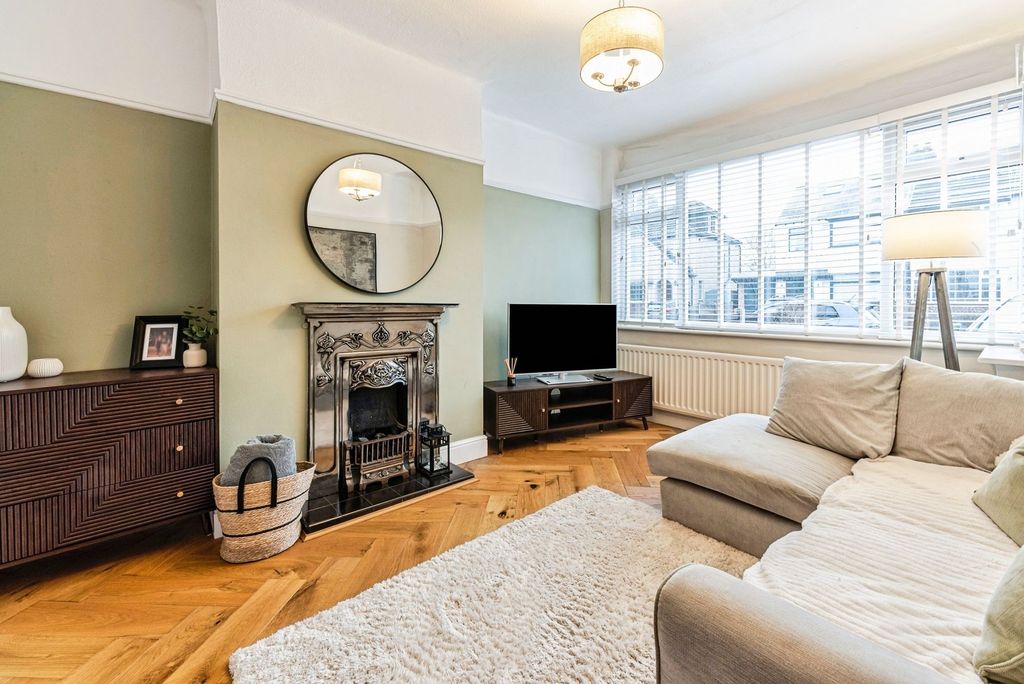 Property photo 3 of 23