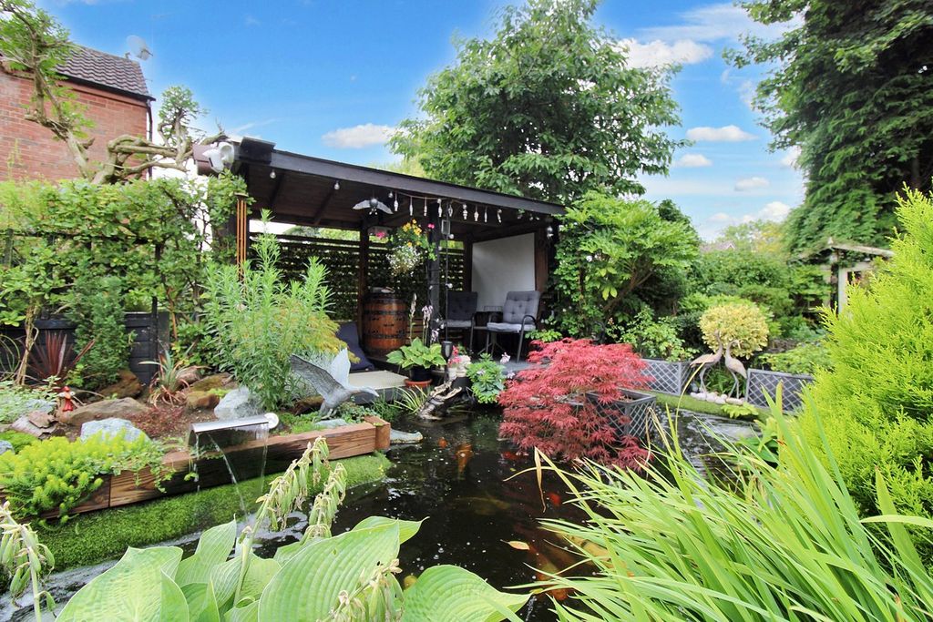 Property photo 2 of 31 Rear Garden