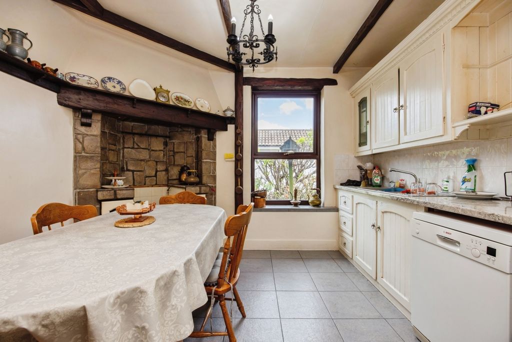 Property photo 3 of 17 Photo