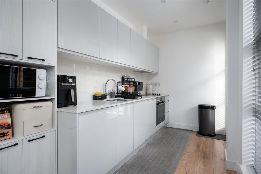 Property photo 2 of 11 Kitchen