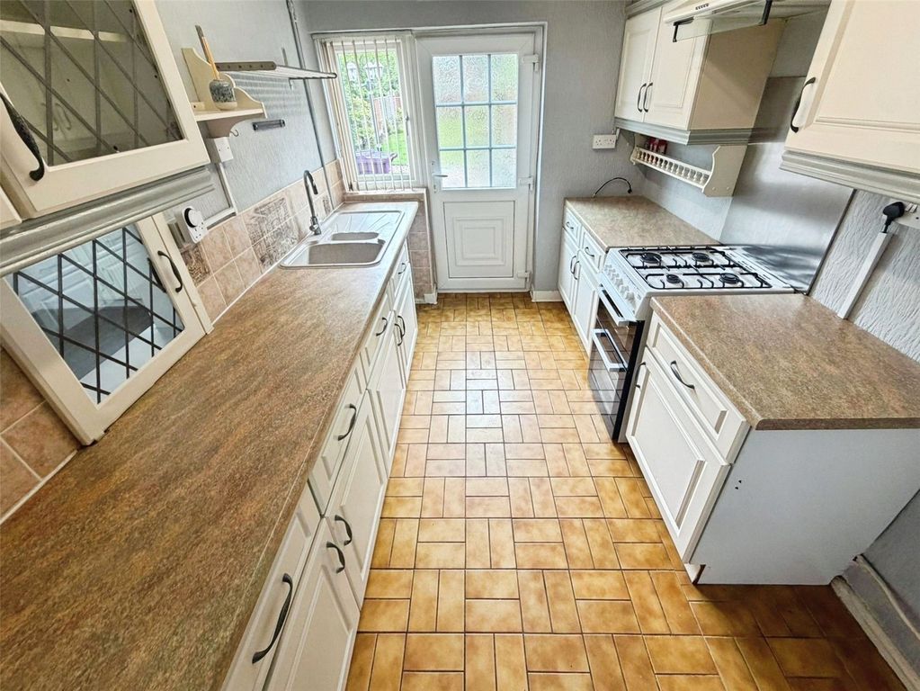Property photo 3 of 9 Kitchen