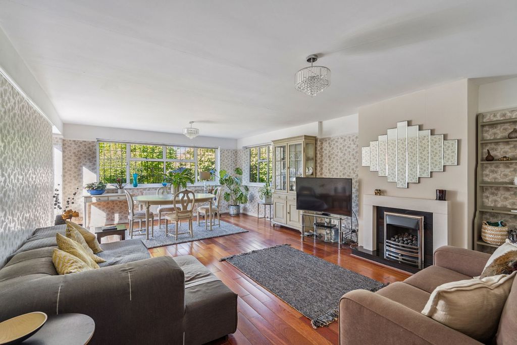 Property photo 2 of 24