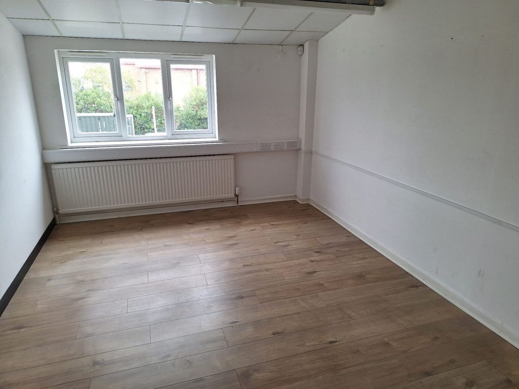 Property photo 3 of 6