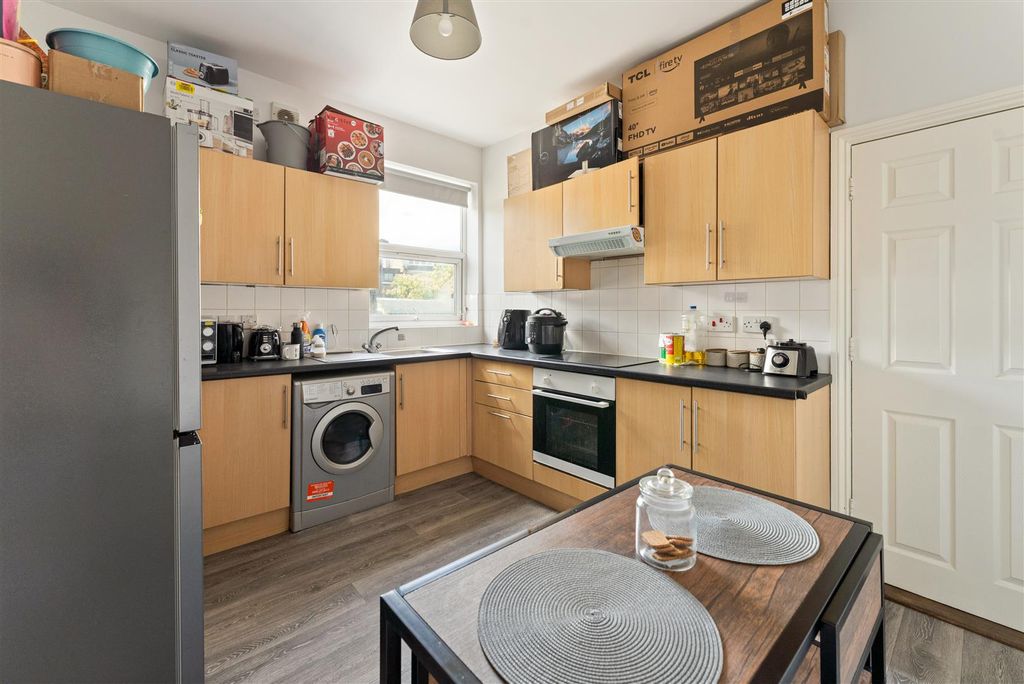 Property photo 3 of 13 Lower Clapton Road, E5