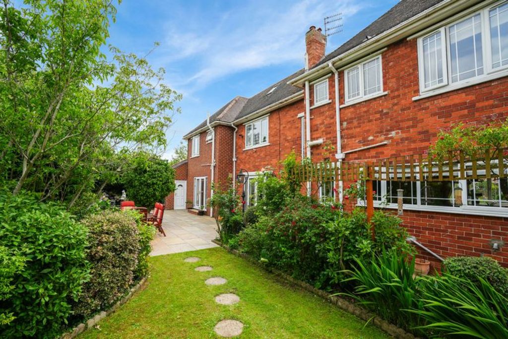 Property photo 2 of 26