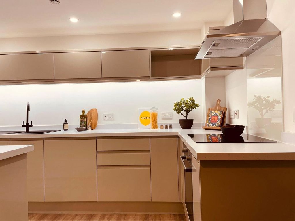 Property photo 3 of 12 Flat 303