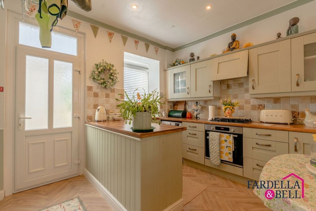 Property photo 2 of 16