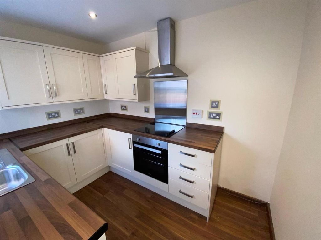 Property photo 2 of 11 Kitchen..Jpg