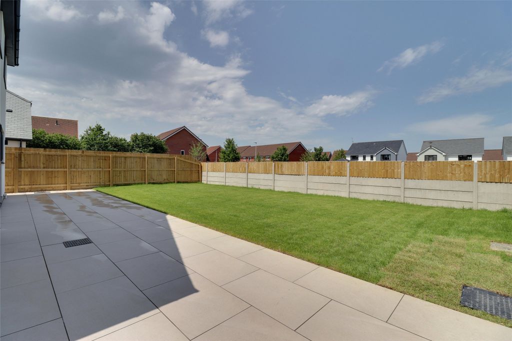 Property photo 2 of 17 Picture No. 22