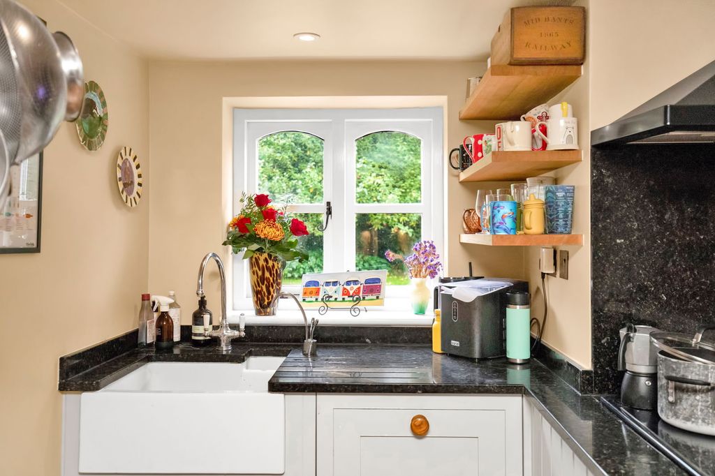 Property photo 2 of 40