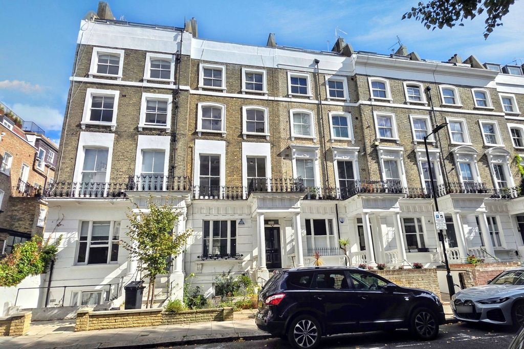 Property photo 1 of 12 24 Moorhouse Road, Notting Hill, London W2 5Dj