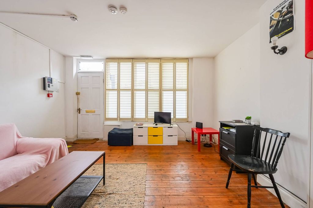 Property photo 2 of 21