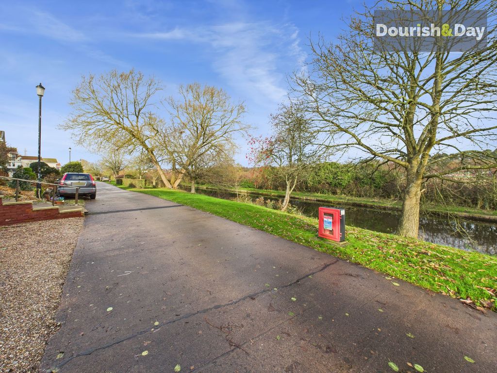 Property photo 3 of 18 Canal View