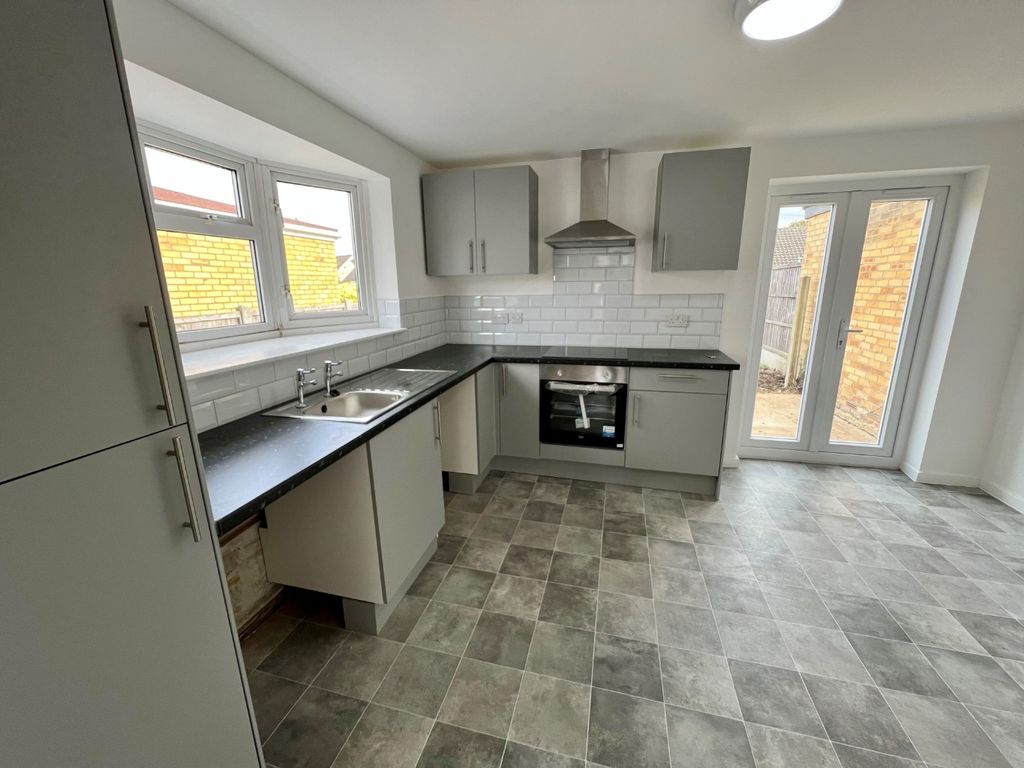 Property photo 2 of 9 1084233