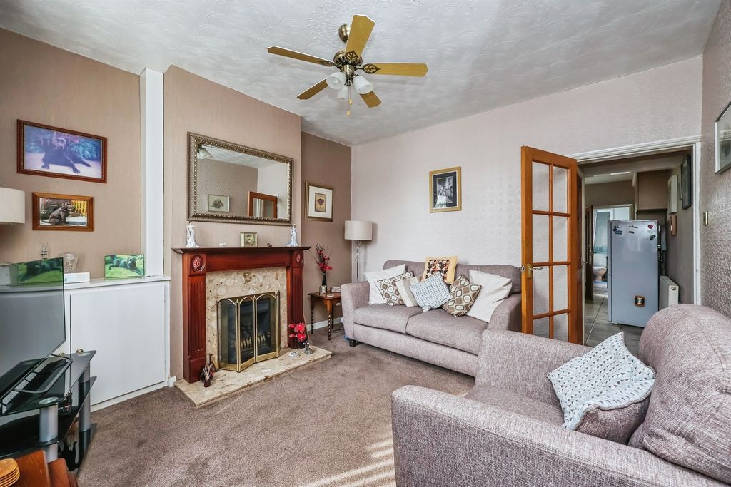Property photo 3 of 17