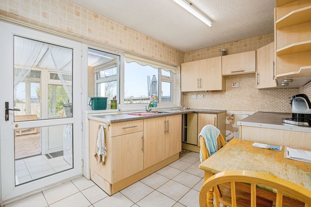 Property photo 2 of 17 Photo