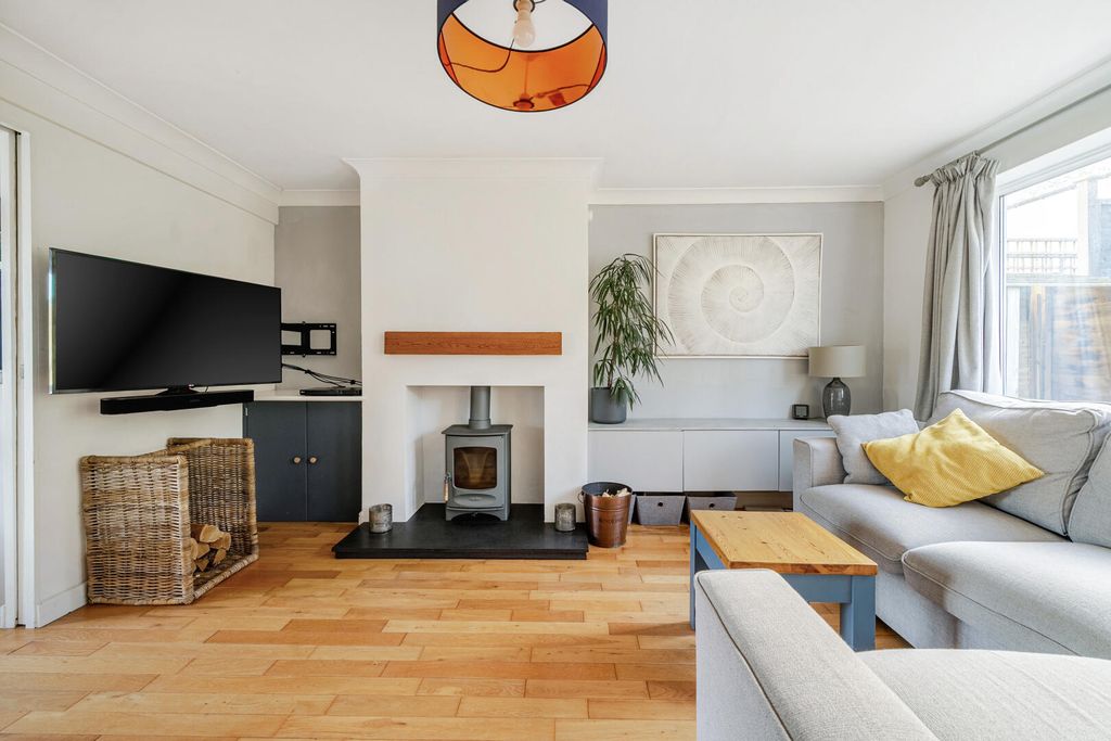 Property photo 2 of 24 Living Room