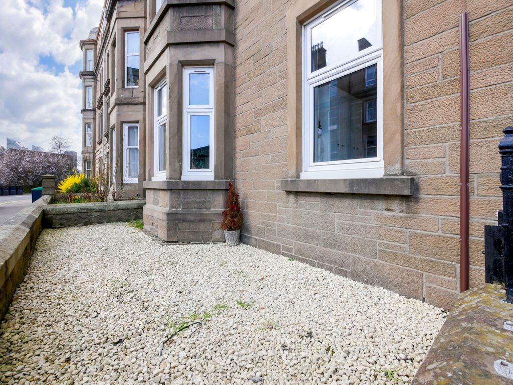 Property photo 2 of 18 Front-Garden