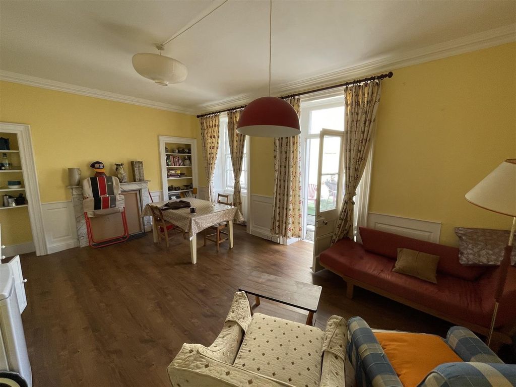 Property photo 3 of 7 Spacious And Bright Living Room With Seating...