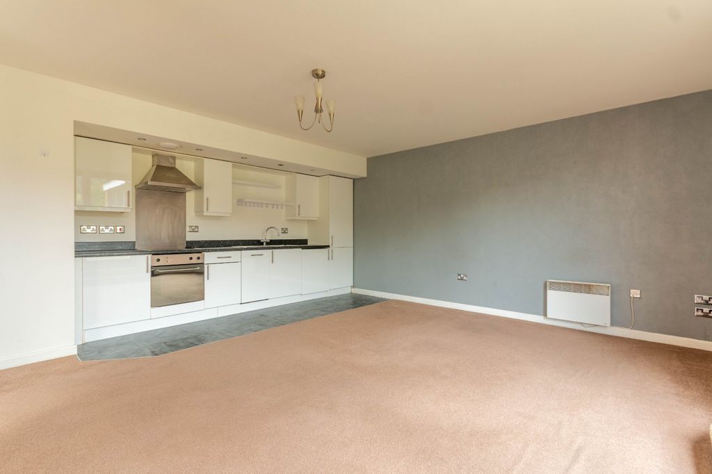 Property photo 2 of 33 Picture No. 24