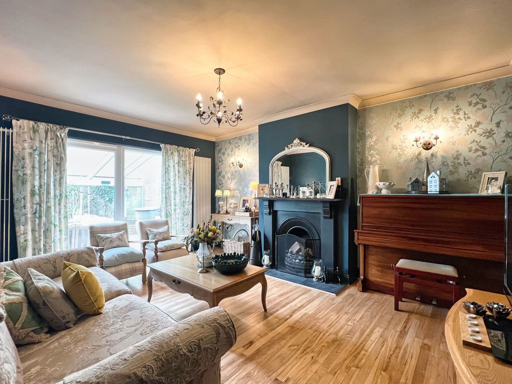 Property photo 2 of 28