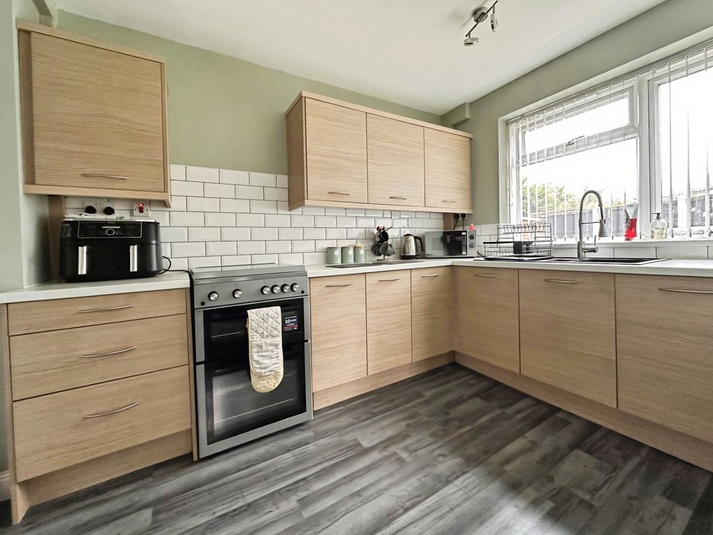 Property photo 3 of 16 Kitchen