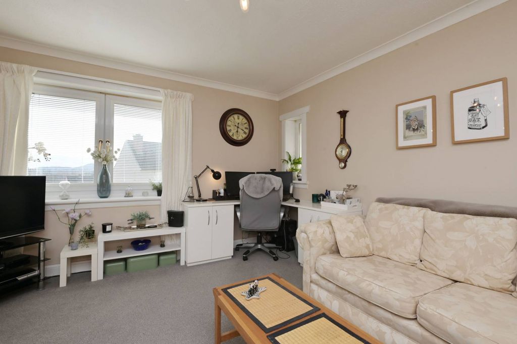 Property photo 3 of 25